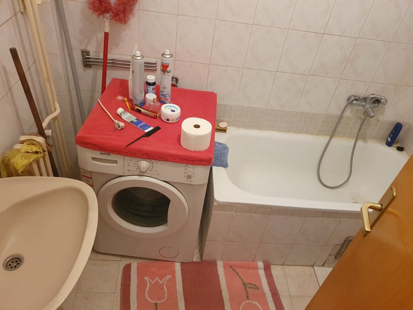 Uknjižen dvosoban stan kod Ž Stanice   062 792 583 5