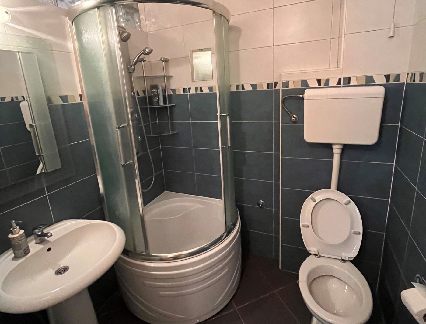 Uknjižen komforan dvosoban stan   062 792 583 4