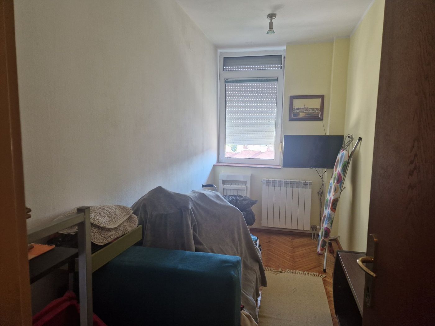 Uknjižen dvoiposoban stan   062 792 583 3