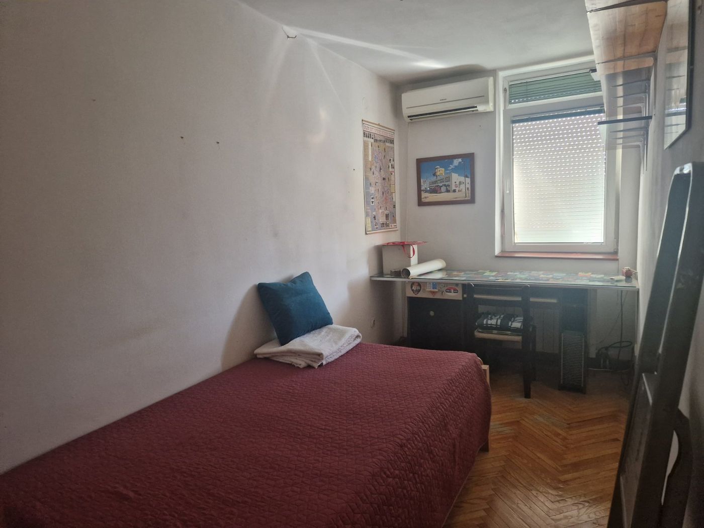 Uknjižen dvoiposoban stan   062 792 583 4