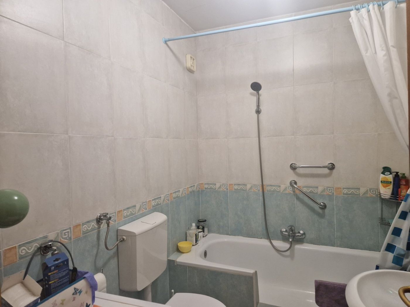 Uknjižen dvoiposoban stan   062 792 583 5