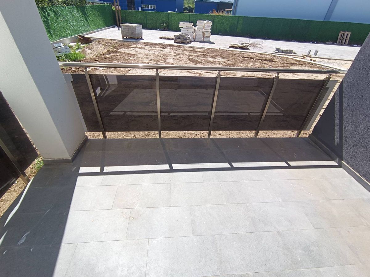 Cena sa PDV om   parking mesto   NOV   3 spavaće   062 792 583 3