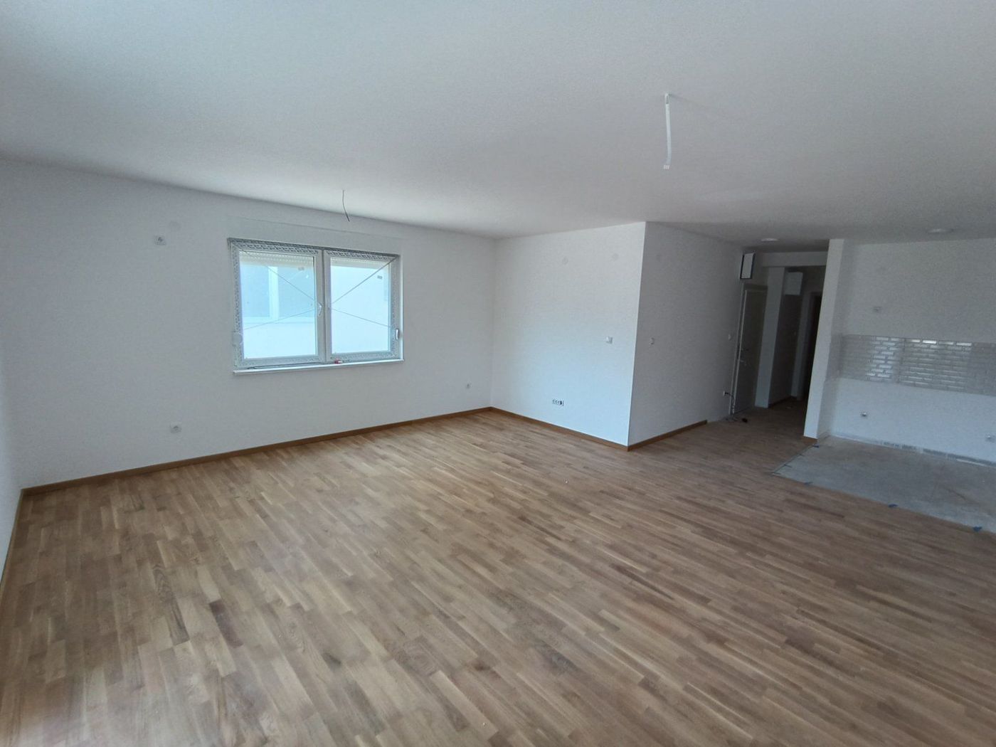 Cena sa PDV om   parking mesto   NOV   3 spavaće   062 792 583 1