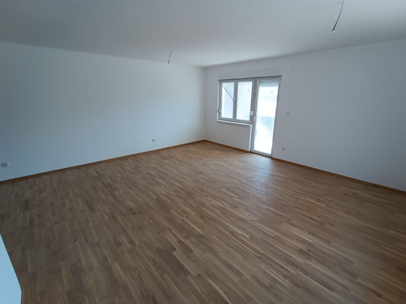 Cena sa PDV om   parking mesto   NOV   3 spavaće   062 792 583 2