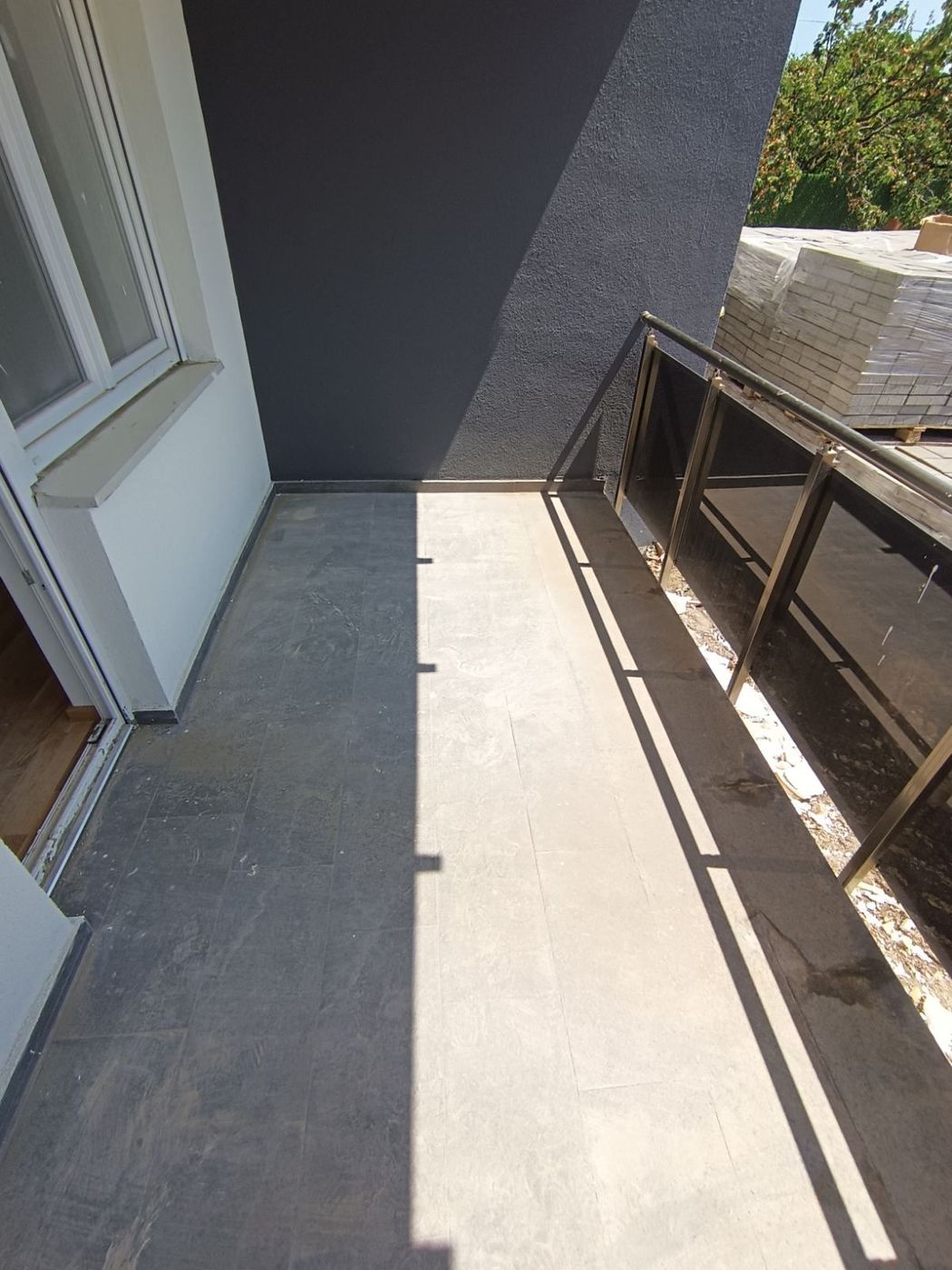 Cena sa PDV om   parking mesto   NOV   3 spavaće   062 792 583 4