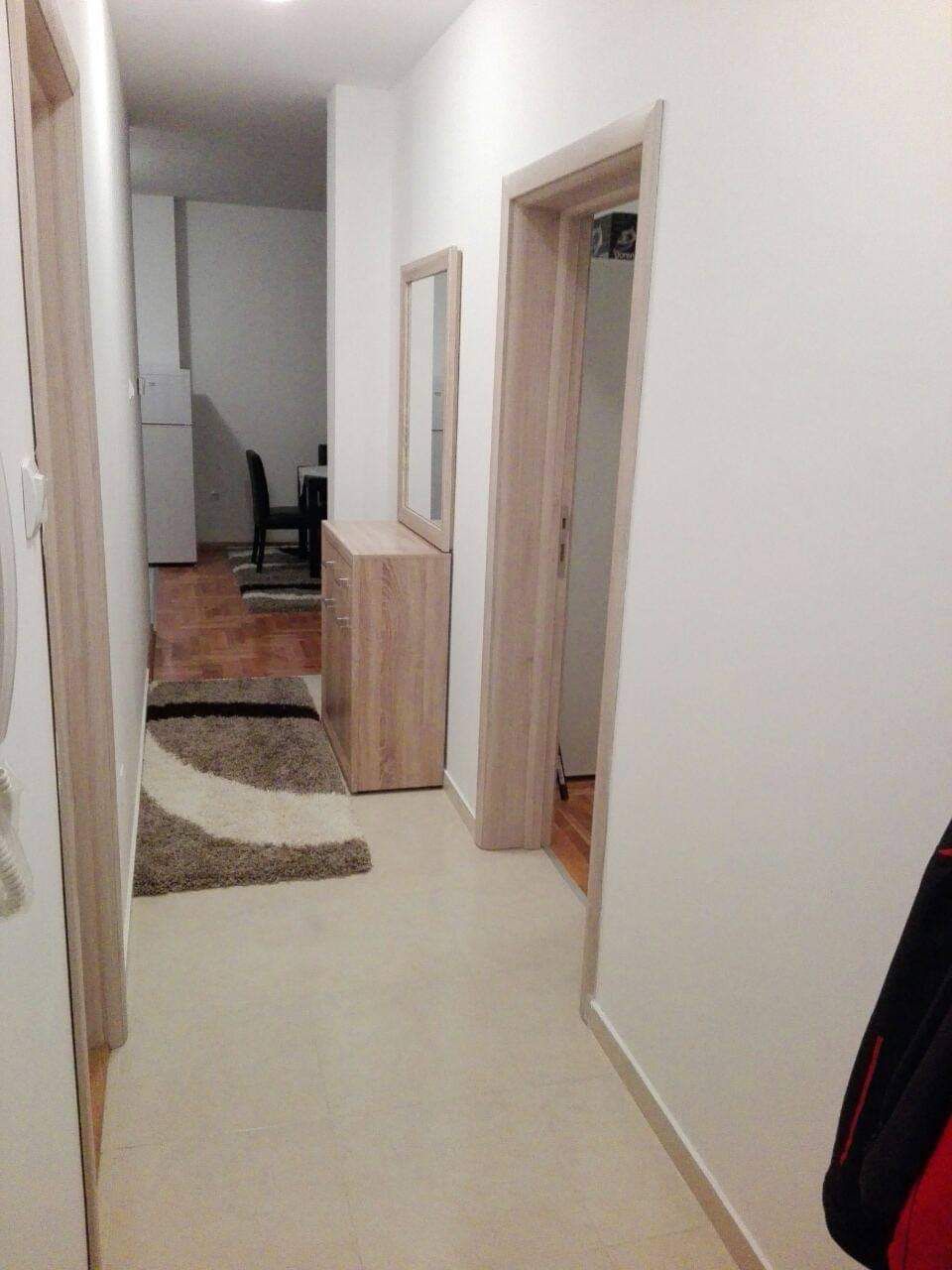 Prodajem komplet opremljen stan na izuzetnoj lokaciji 3