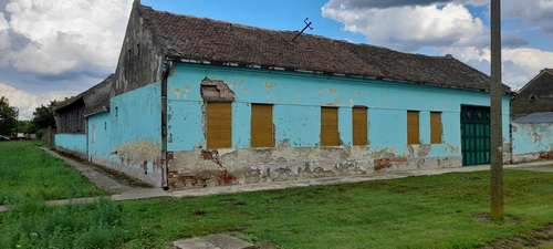 Prodajem kucu u centru Barande 150m2 na 12 ari placa 2