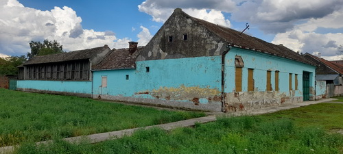 Prodajem kucu u centru Barande 150m2 na 12 ari placa 3