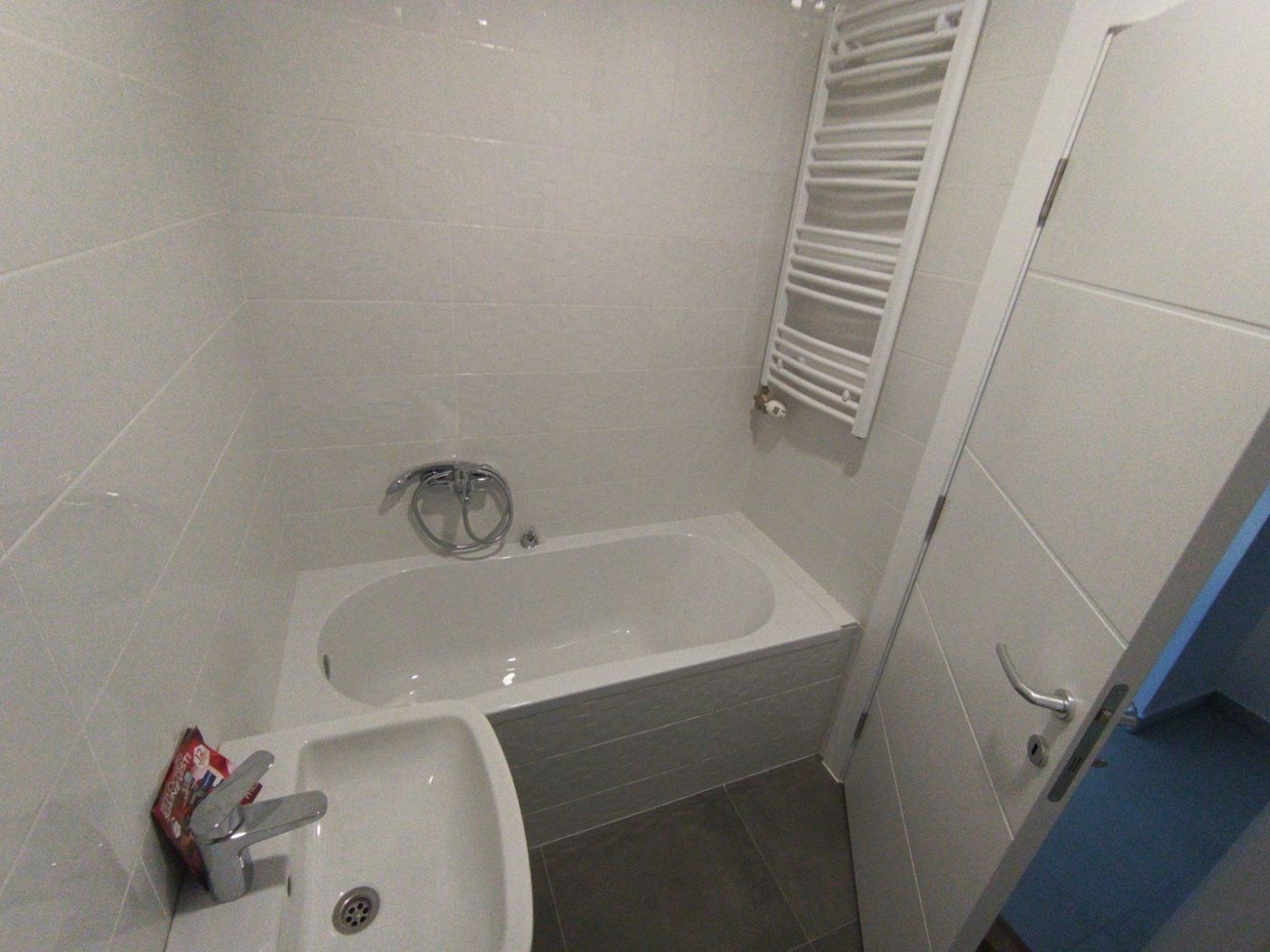 Prazan odmah useljiv jednoiposoban nov stan 5