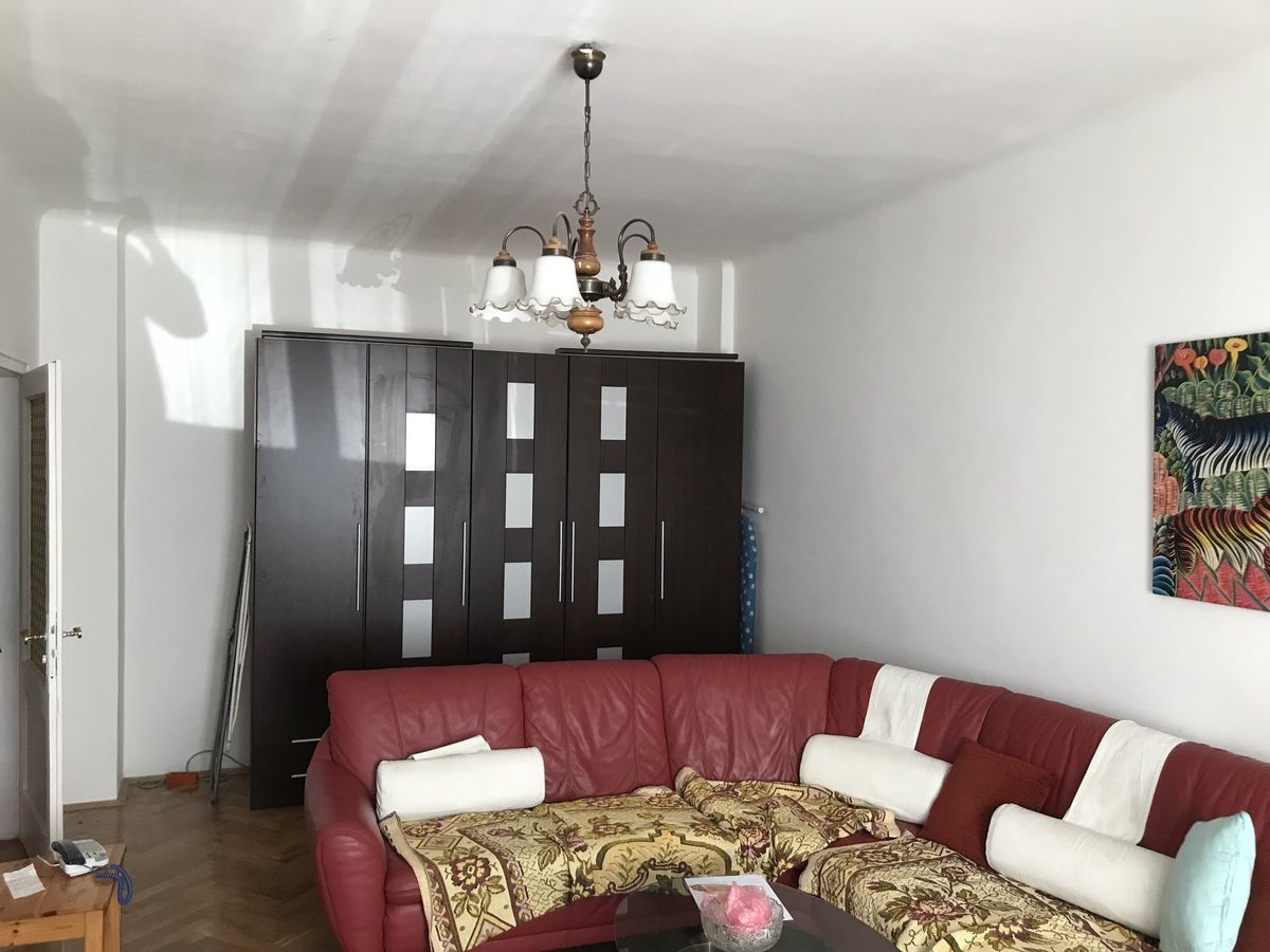 Uknjižen dvoiposoban stan na Keju   062 792 583 2