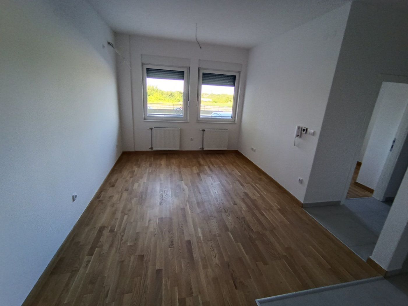 Prazan odmah useljiv jednoiposoban nov stan 1