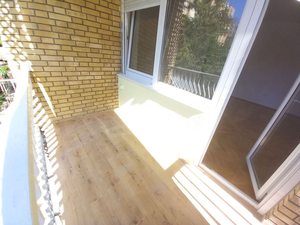 Kompletno renoviran   trosoban   savršen raspored   062 792 583 5