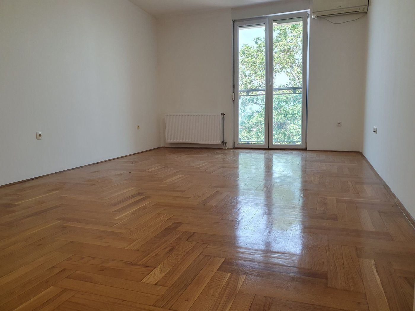 Uknjižen trosoban stan   sjajan pogled   062 792 583 1