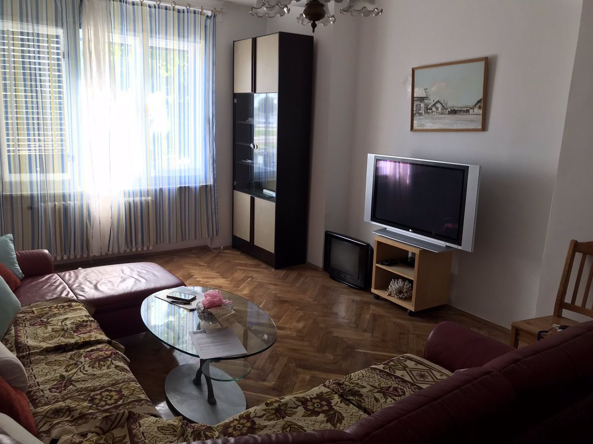 Uknjižen dvoiposoban stan na Keju   062 792 583 4