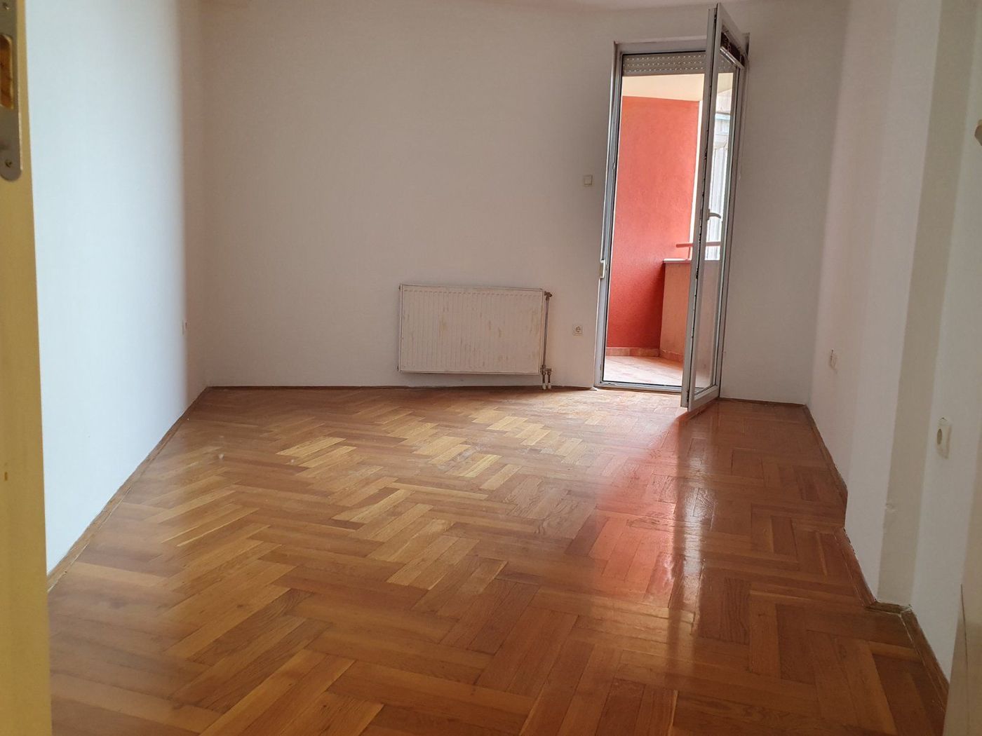 Uknjižen trosoban stan   sjajan pogled   062 792 583 3