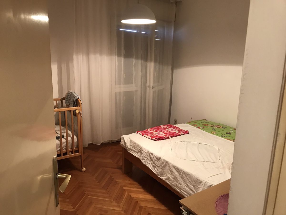 Kej   odličan trosoban stan   retko u ponudi   062 792 583 3