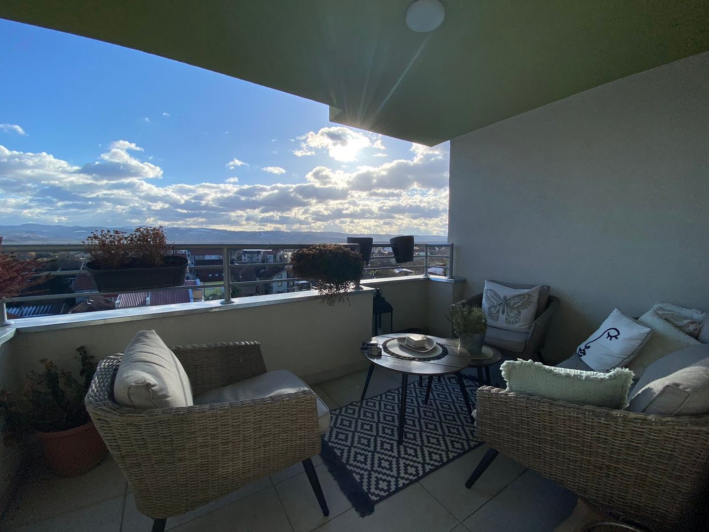 Uknjižen četvorosoban dupleks   nov   dodatno radjen   062 792 583 4