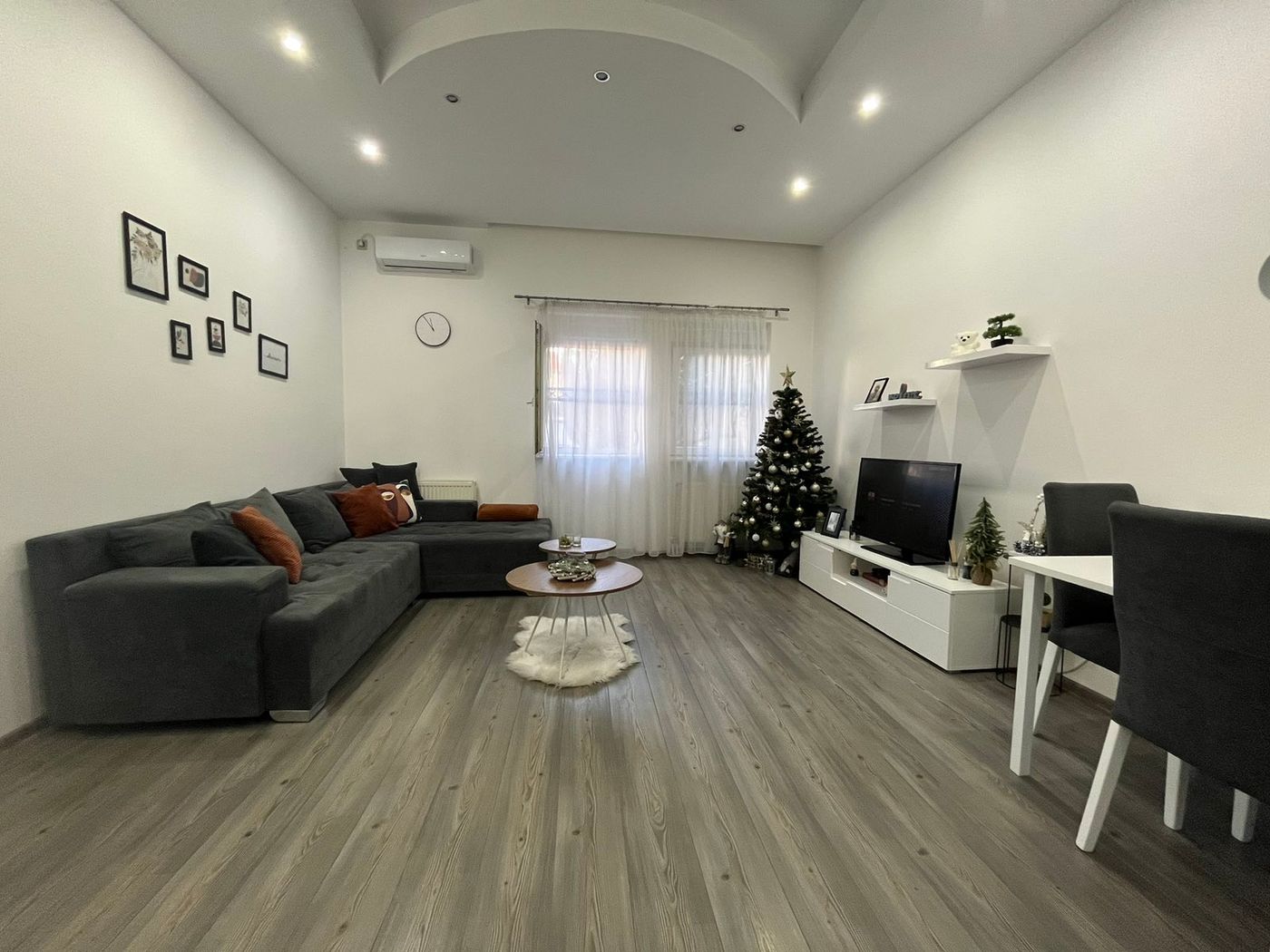 Odličan dvosoban stan   idealno za izdavanje   062 792 583 1