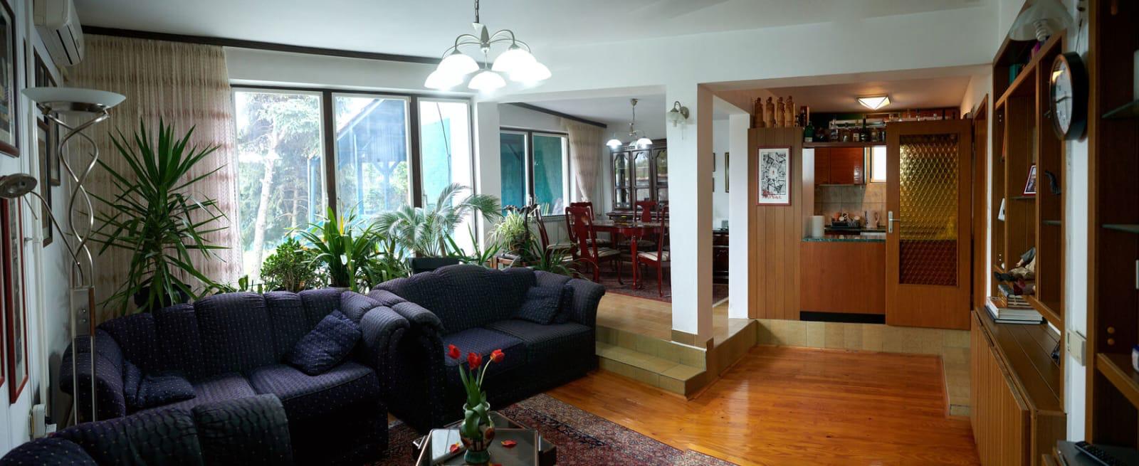 Sarmantna kuca u sarmantnom gradicu na prodaju 2