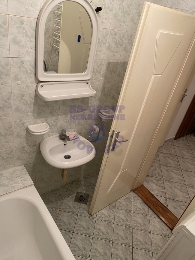 Komforan dvosoban stan   visoko prizemlje   062 792 583 4