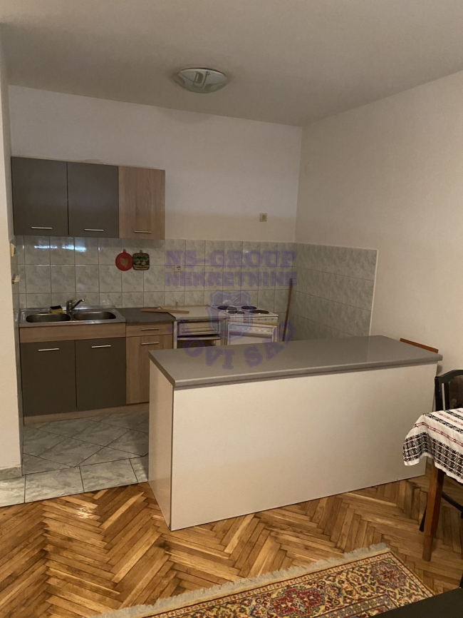 Komforan dvosoban stan   visoko prizemlje   062 792 583 2