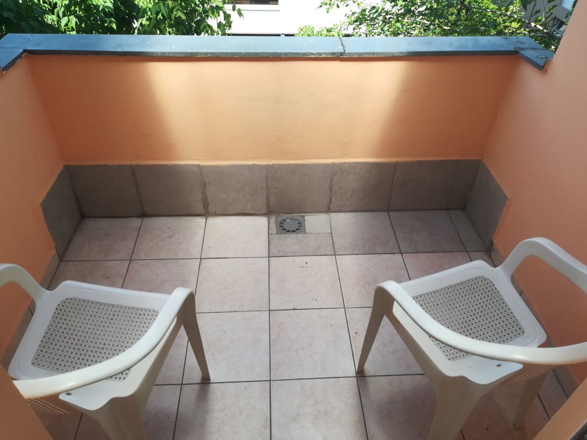 Uknjižen dvosoban stan   idealan raspored   062 792 583 5