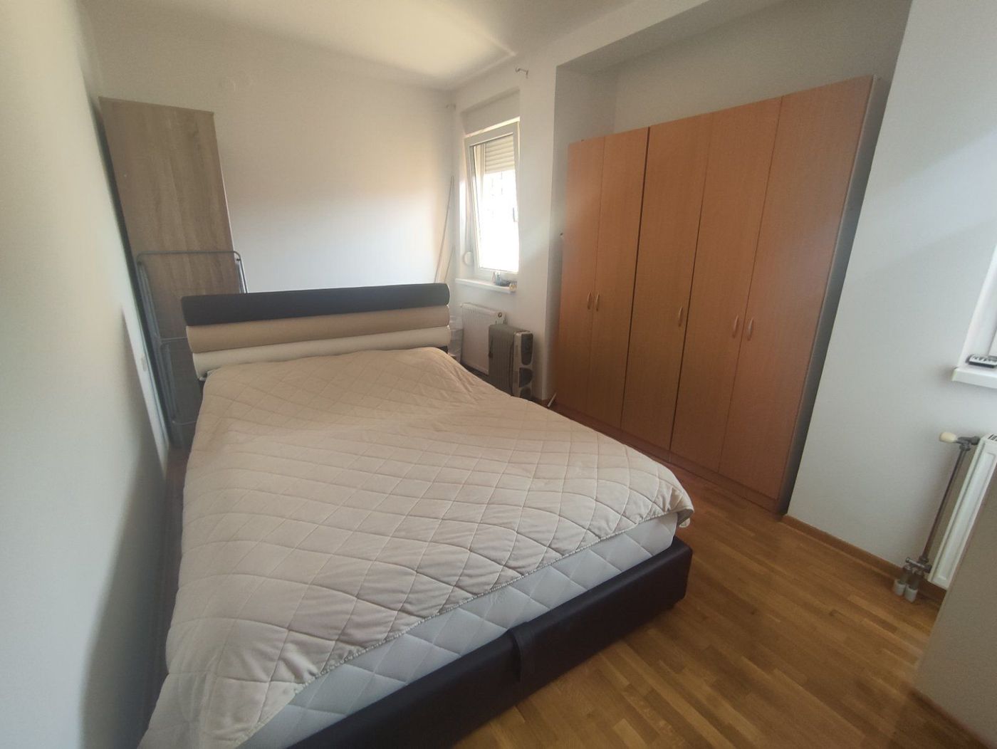 Kompletno renoviran i namešten   062 792 583 4