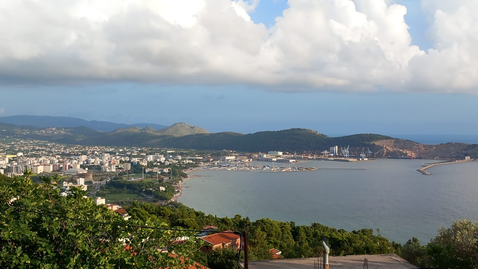 Bar  Šušanj  vokemndica sa pogledom 1