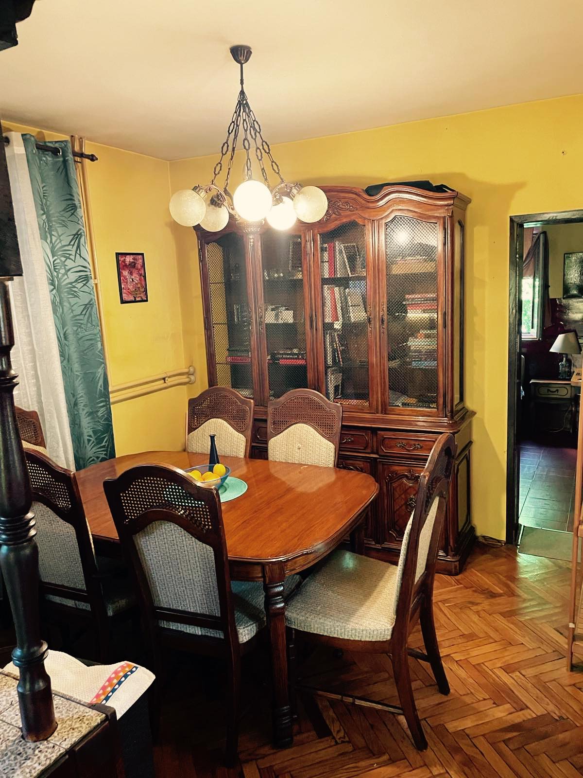 Cetinje  dvije kuće na placu 4