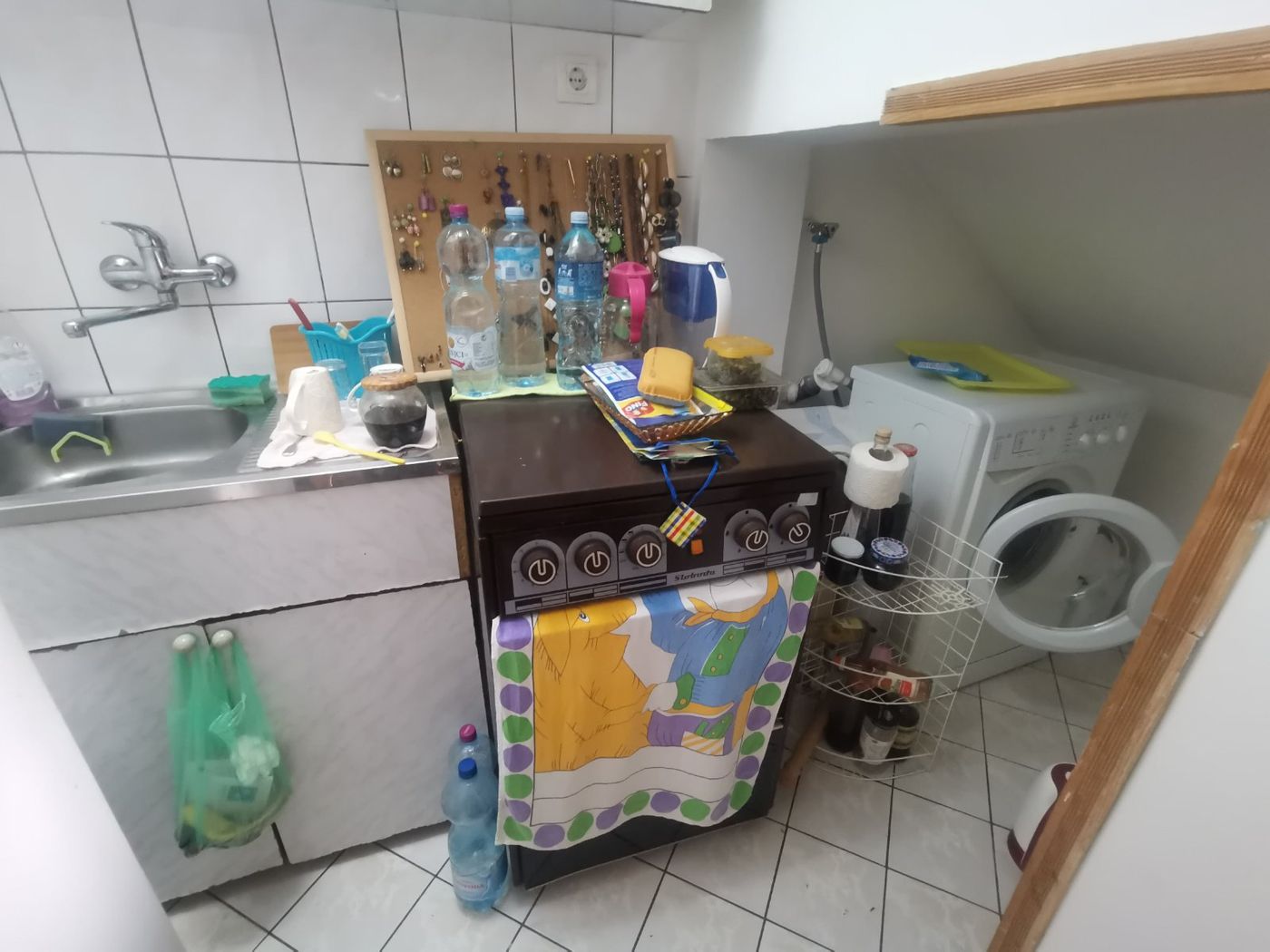 Uknjižen jednoiposoban stan   povoljno 4