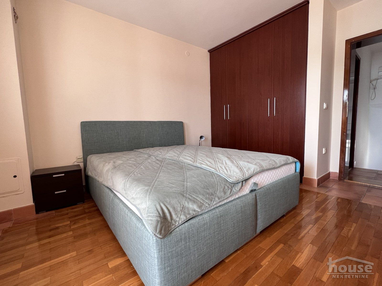 Kuće,NOVI SAD,KAMENJAR 120m2,1500€ , ID: 9115998 8