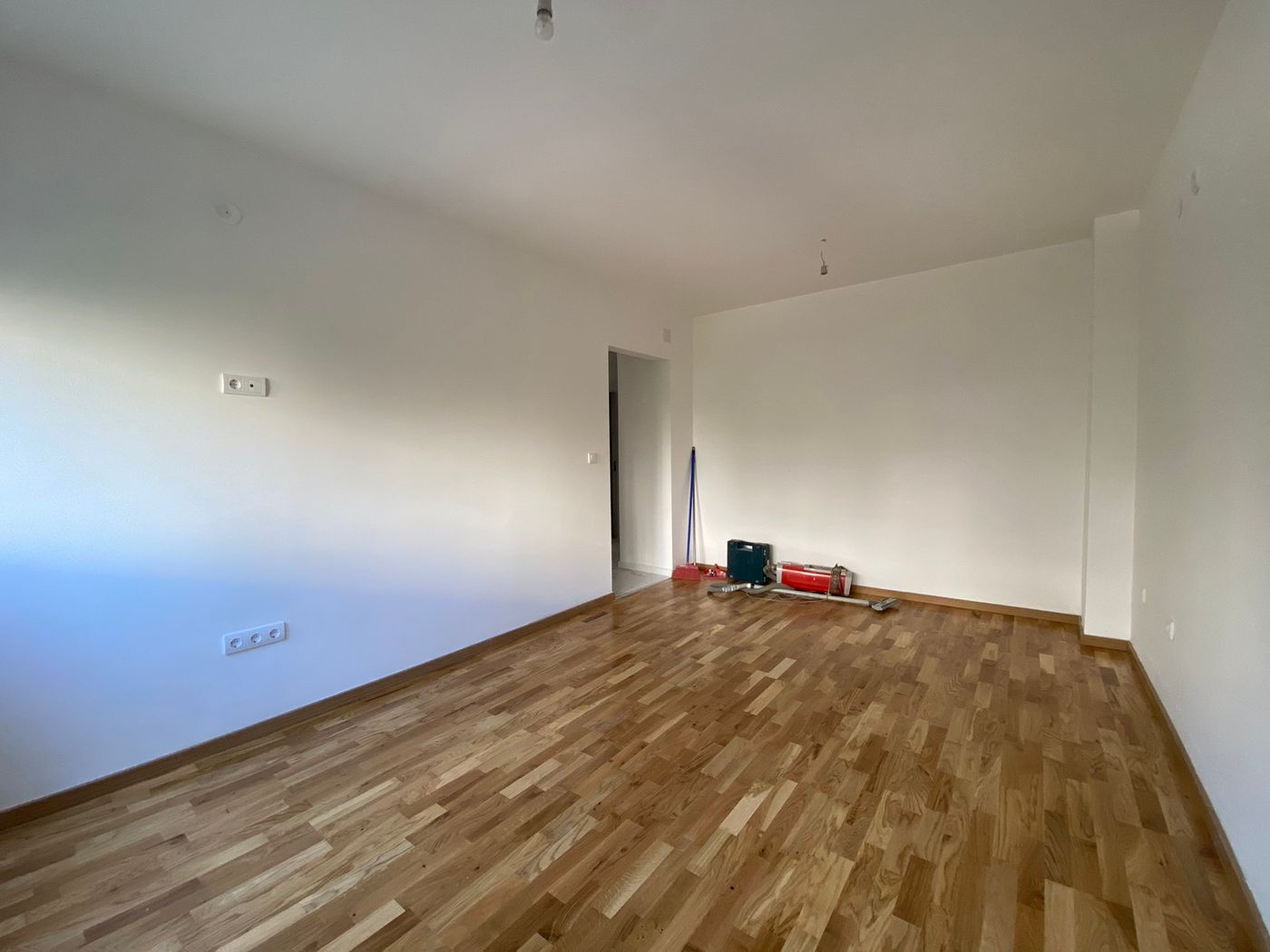 Renoviran   useljiv dvoiposoban stan 3