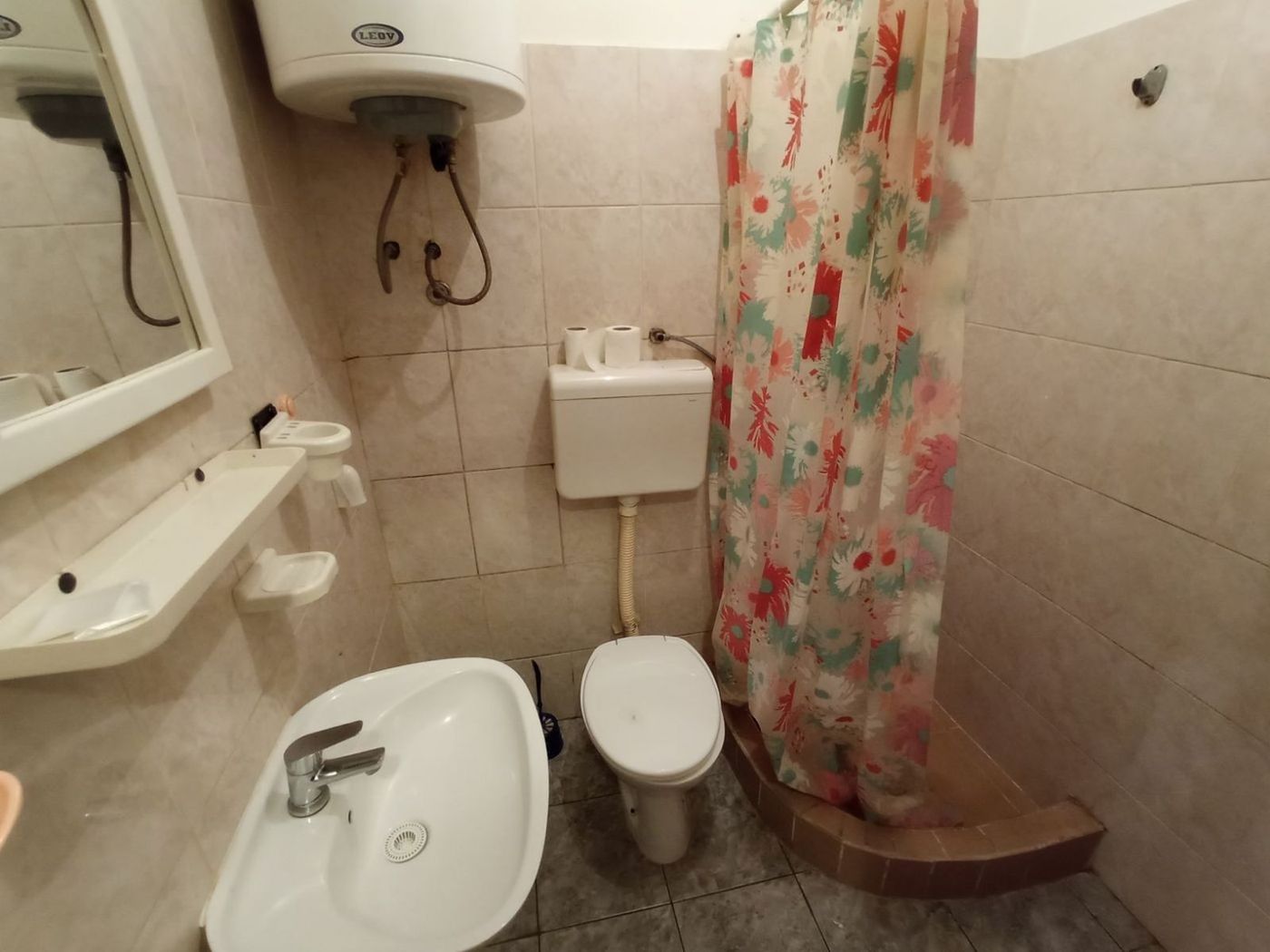 Uknjižen   namešten   odličan jednosoban stan   062 792 583 5