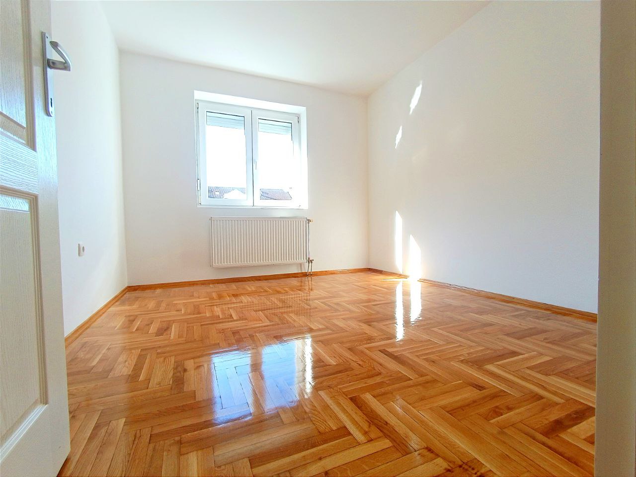 ODLIČAN DVOSOBAN  RENOVIRAN 4