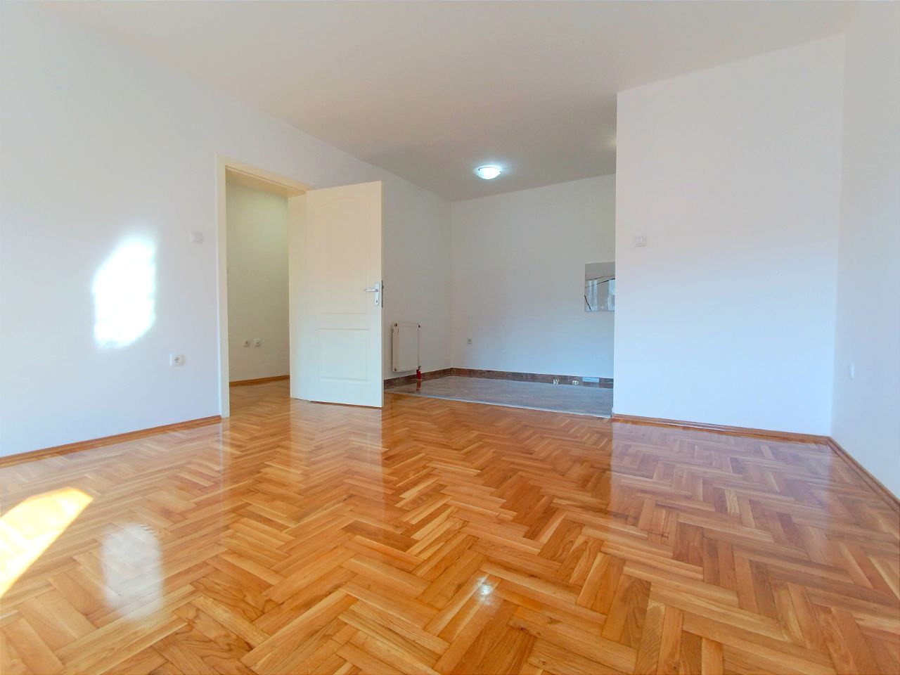 ODLIČAN DVOSOBAN  RENOVIRAN 2