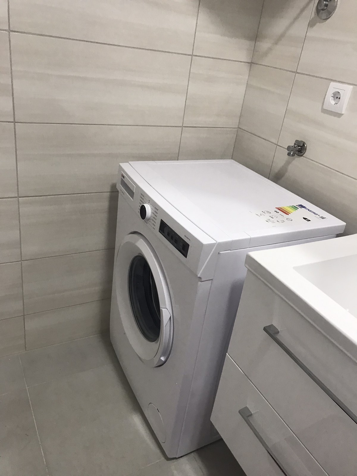 Izdaje se garsonjera 4