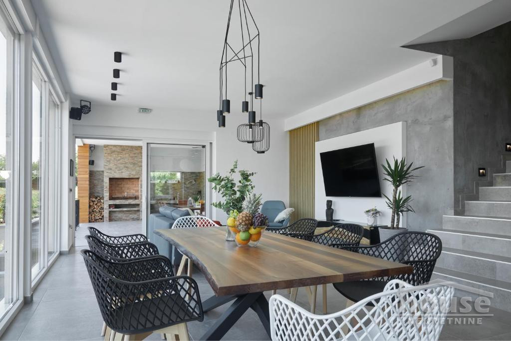 Kuće,SREMSKI KARLOVCI,SREMSKI KARLOVCI 310m2,4000€ , ID: 9115999 8