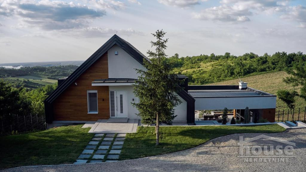 Kuće,SREMSKI KARLOVCI,SREMSKI KARLOVCI 310m2,4000€ , ID: 9115999 19