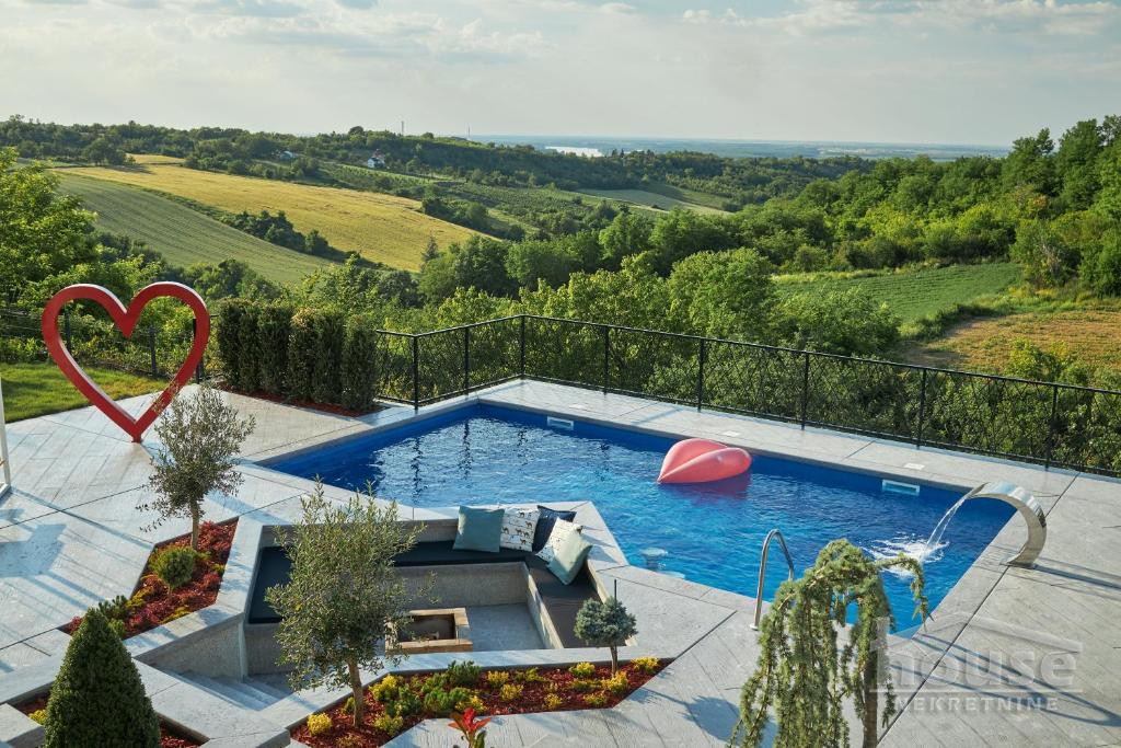 Kuće,SREMSKI KARLOVCI,SREMSKI KARLOVCI 310m2,4000€ , ID: 9115999 16