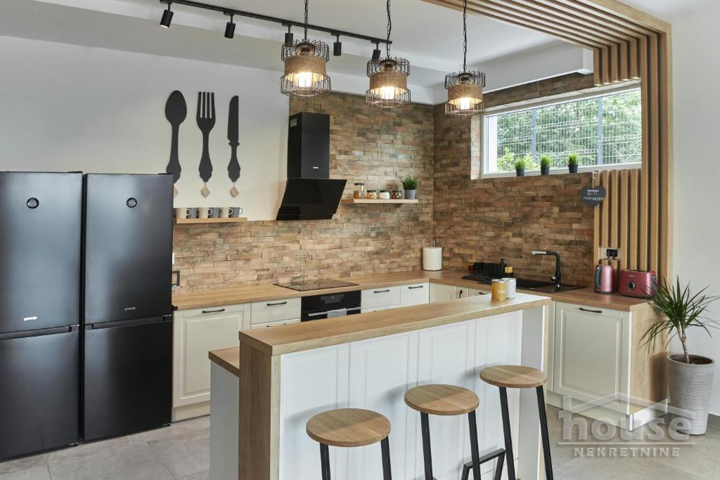 Kuće,SREMSKI KARLOVCI,SREMSKI KARLOVCI 310m2,4000€ , ID: 9115999 6