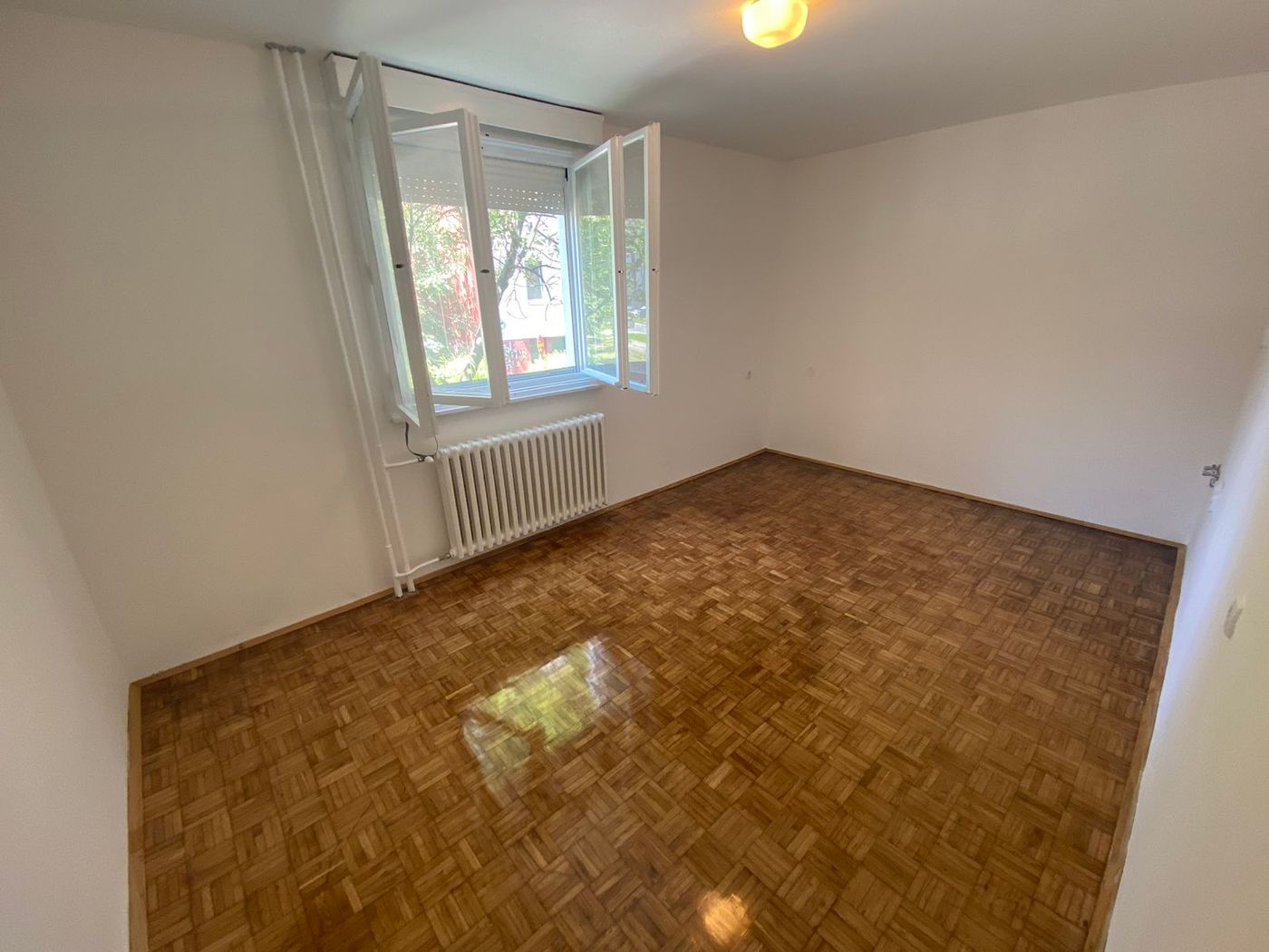 Kompletno renovirana garsonjera na mirnoj lokaciji 1