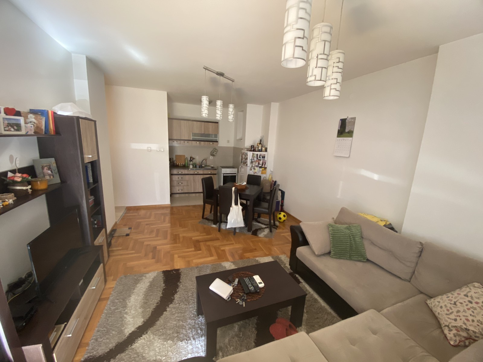 Prodajem komplet namesten stan na izuzetnoj lokaciji 3