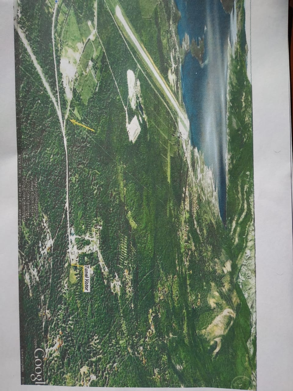 Kotor  Kavač  urbanizovana parcela  200m od žičare 2