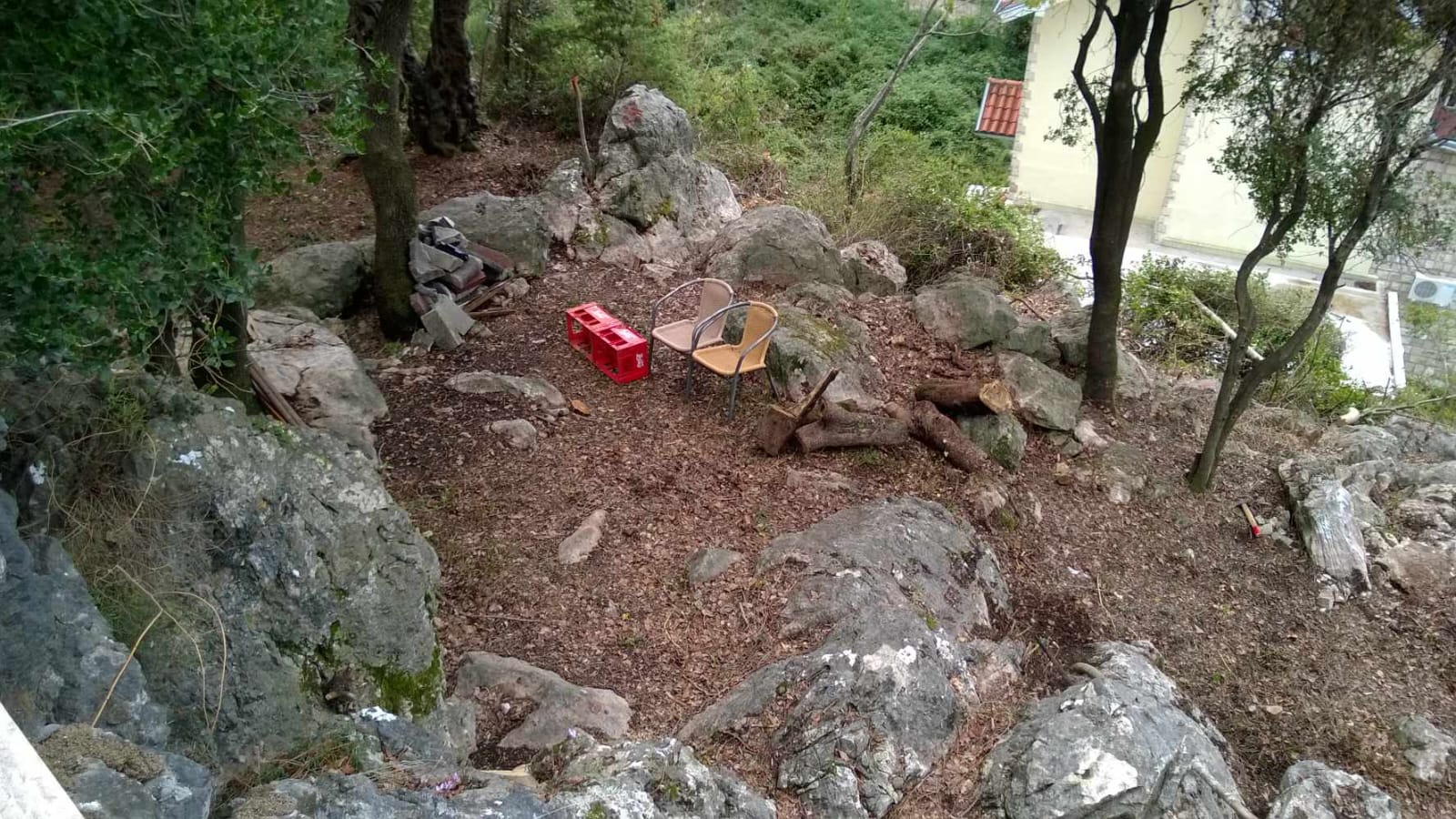 Sutomore  plac sa pogledom  povoljno 3