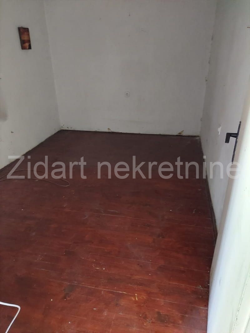 Veliki Borak, prodaja prizemne kuće na prostranom placu 17