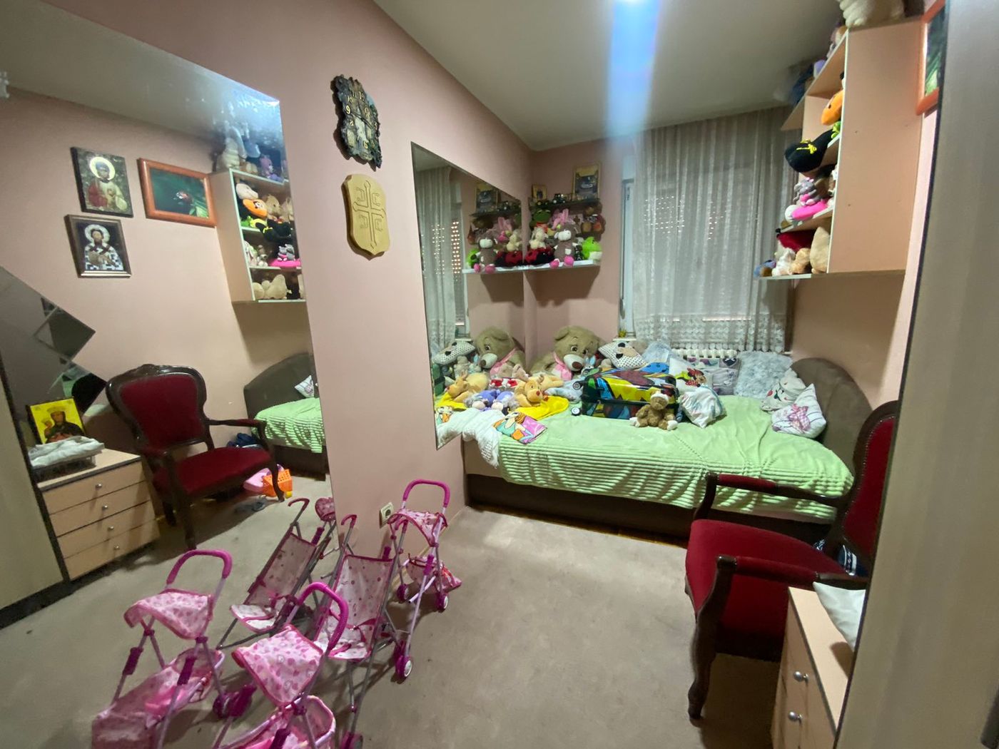 Uknjižen četvorosoban stan u jednoj etaži   može kredit   062 792 583 4