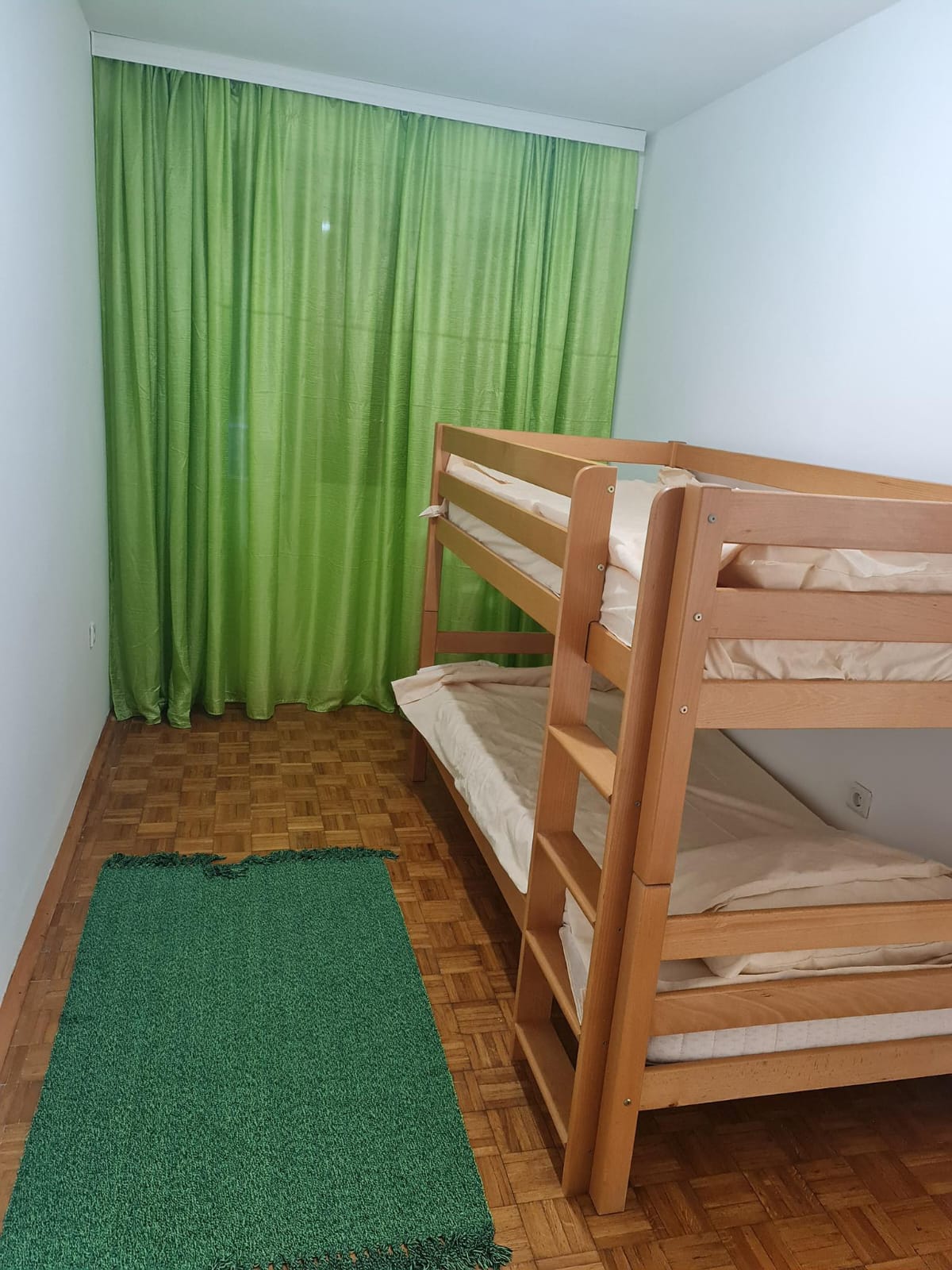 Bar  centar  renoviran stan u prizemlju 5