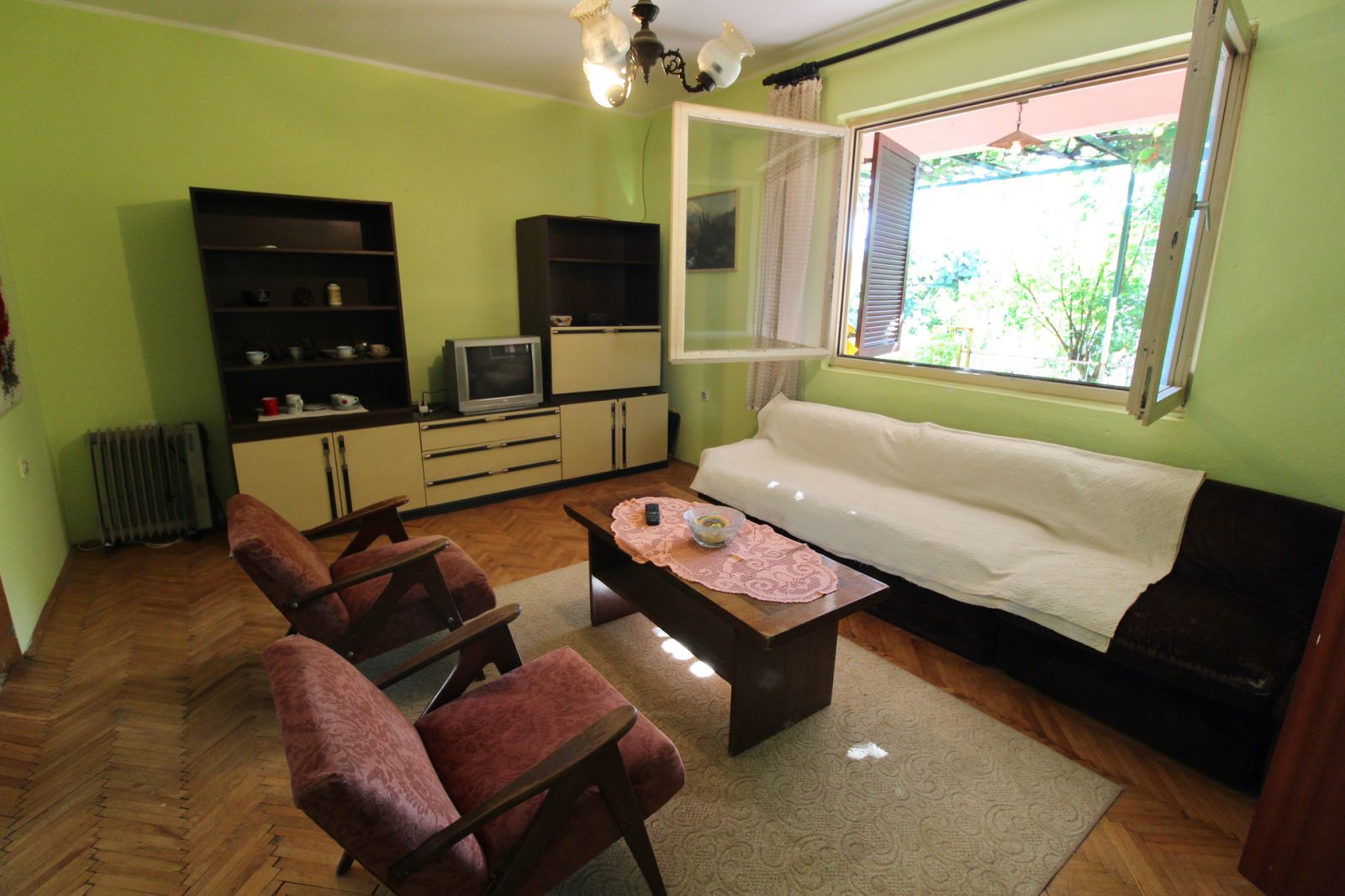 Bar  porodična kuća  ublizini centra 3