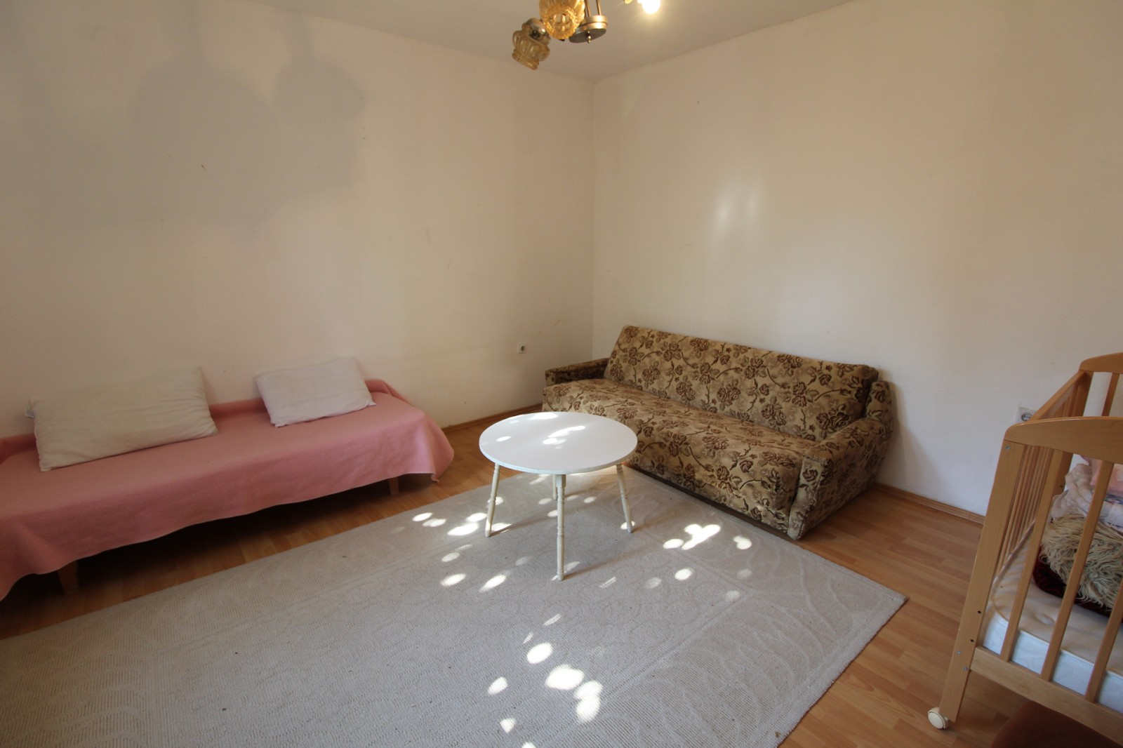 Bar  porodična kuća  ublizini centra 5