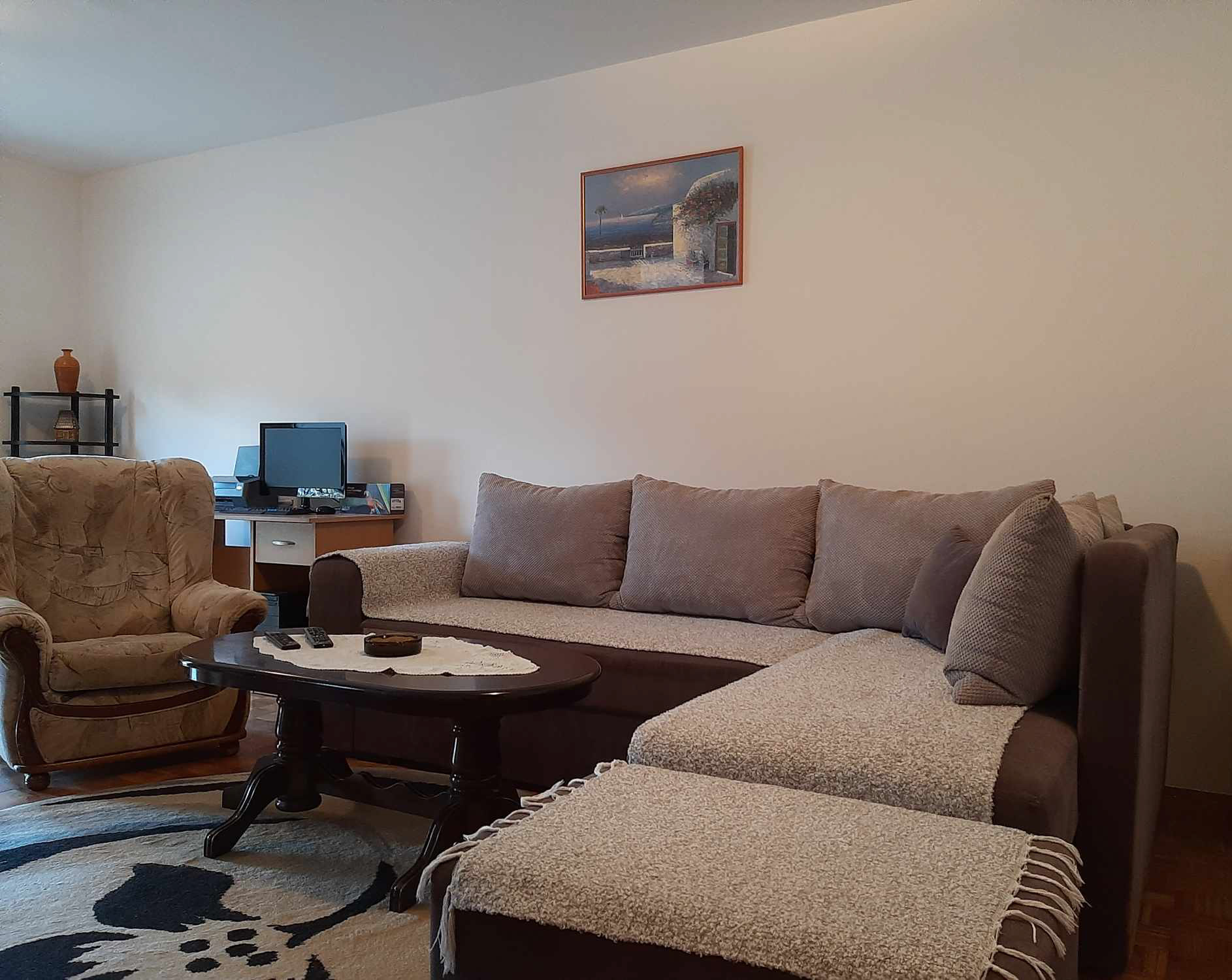 Trosoban stan na prodaju 1